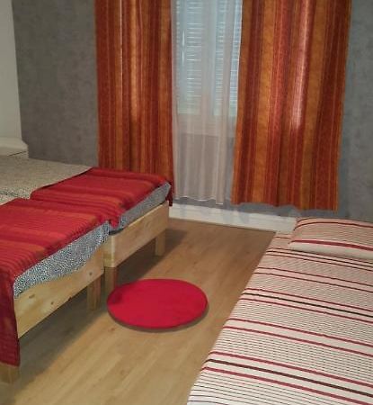 Beau F3, Renove, Calme, En Plein Centre De Nimes Apartment Exterior photo