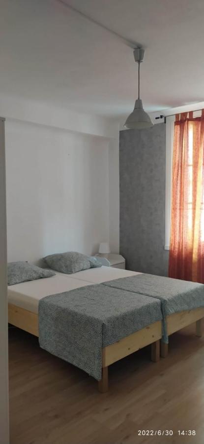 Beau F3, Renove, Calme, En Plein Centre De Nimes Apartment Exterior photo