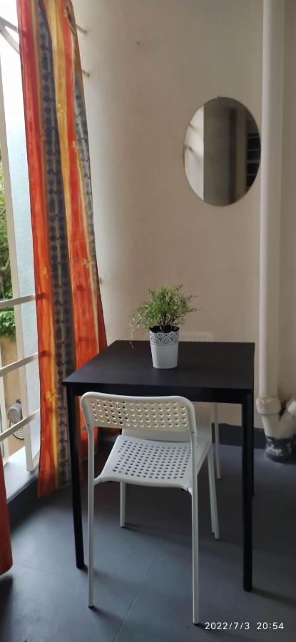 Beau F3, Renove, Calme, En Plein Centre De Nimes Apartment Exterior photo
