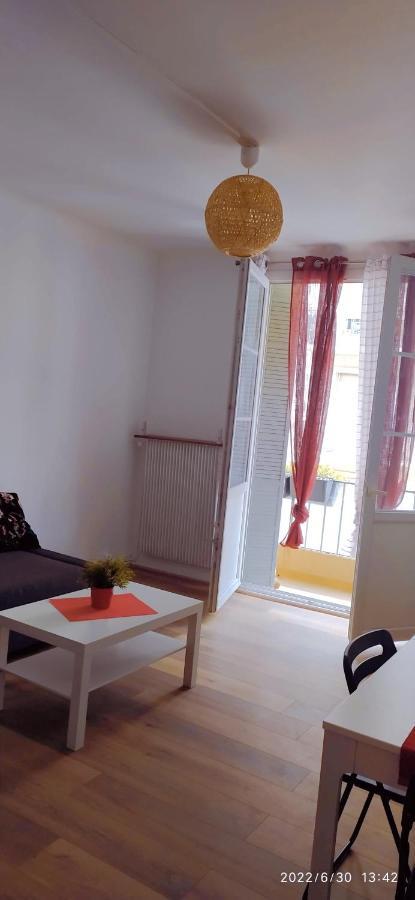 Beau F3, Renove, Calme, En Plein Centre De Nimes Apartment Exterior photo