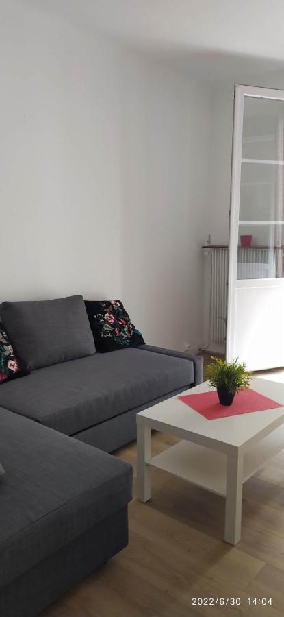 Beau F3, Renove, Calme, En Plein Centre De Nimes Apartment Exterior photo